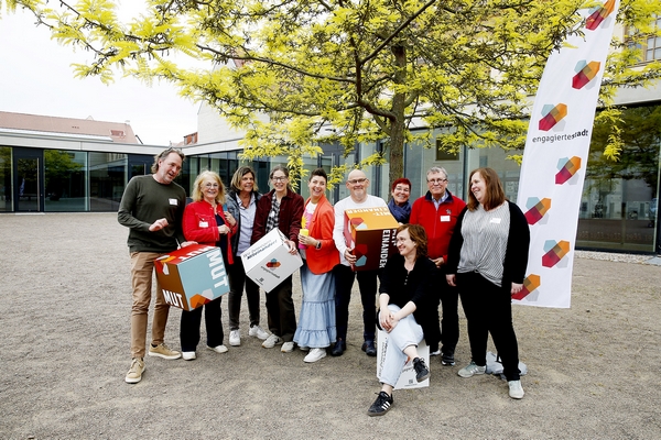 Das Bild zeigt die Vertreterinnen und Vertreter von 'Engagierten Städten' in Schleswig-Holstein beim Vernetzungstreffen in Wittenberg in einer Gruppenaufnahme. 